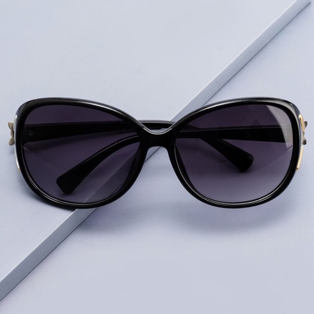 Black & Gold Oversized Sunglasses Polarized New with Case - Picture 6 of 6